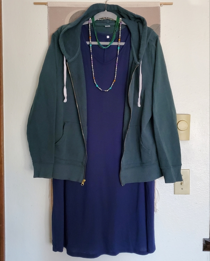 XL dress/hoodie + jewelry outfit